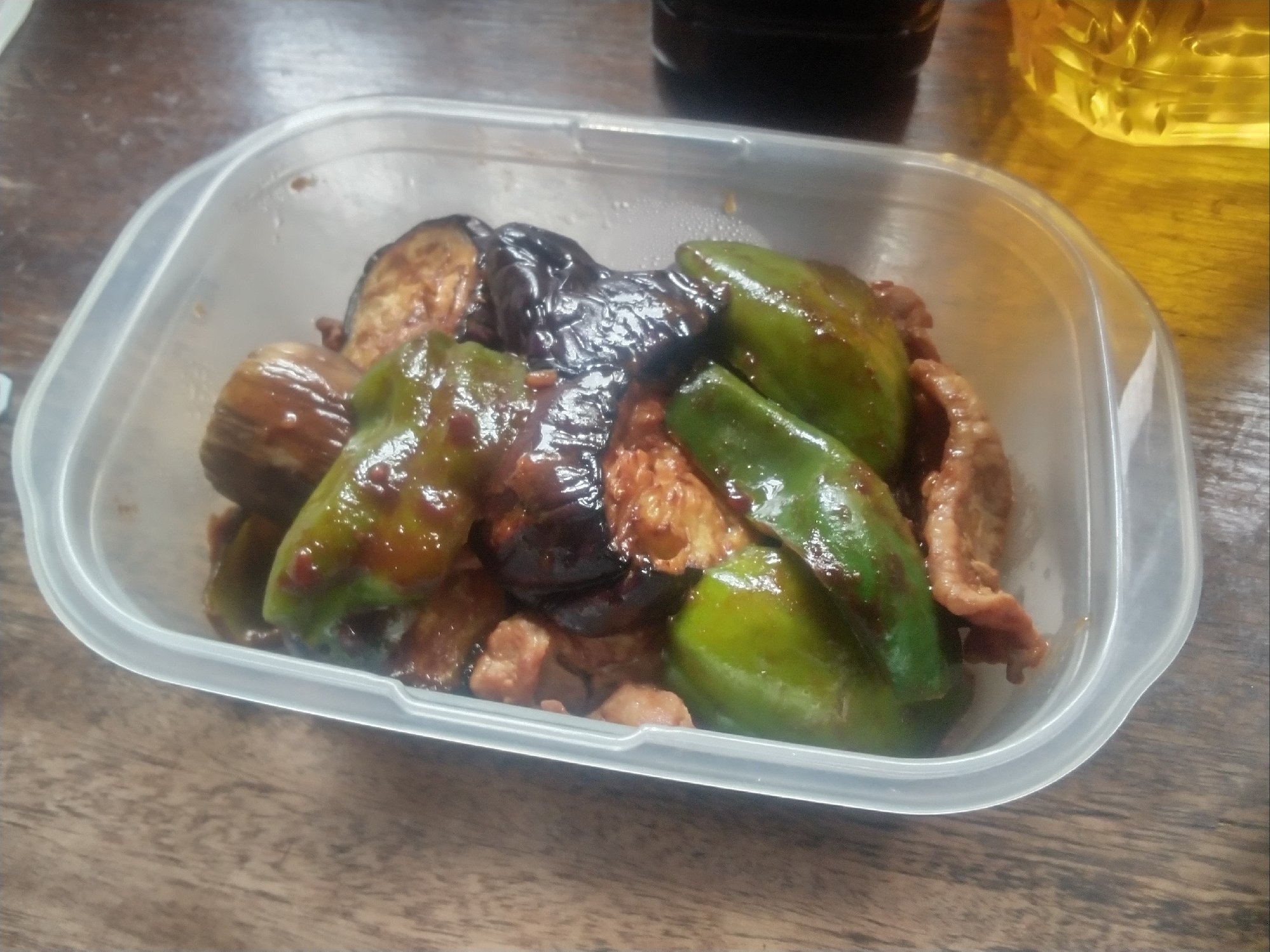 なすとピーマン、豚こまの甜麺醤炒め