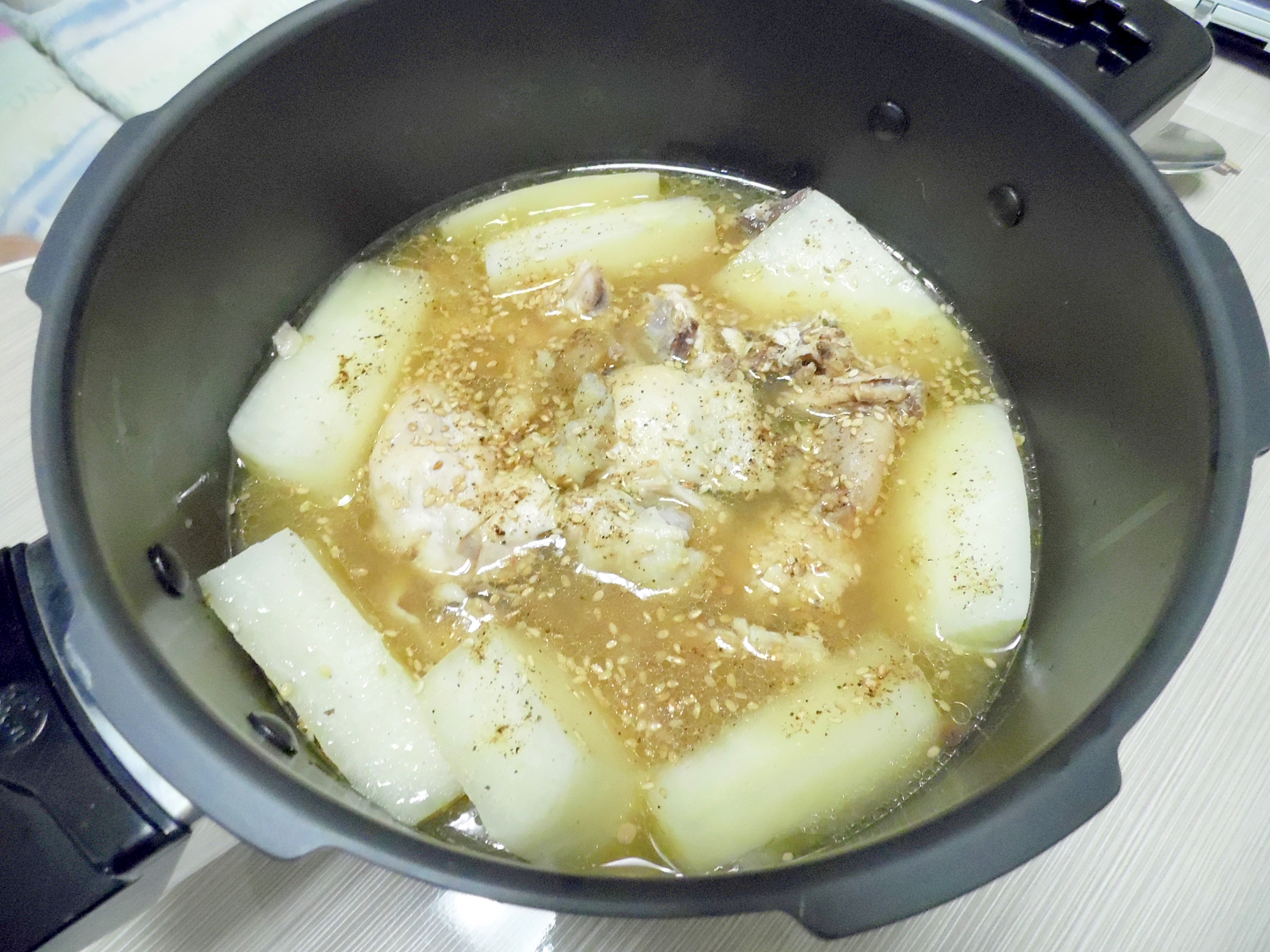 圧力鍋で鶏まるごと煮込み