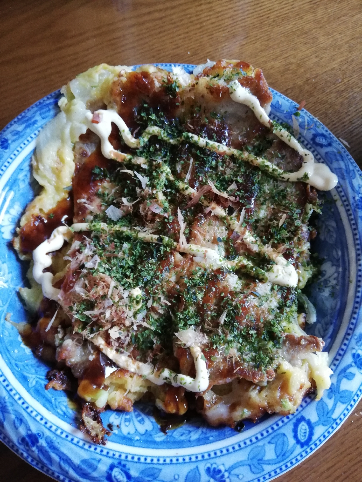 キャベツと玉ねぎ、豚肉のお好み焼き