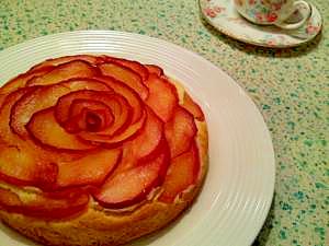 真っ赤な薔薇のりんごケーキ
