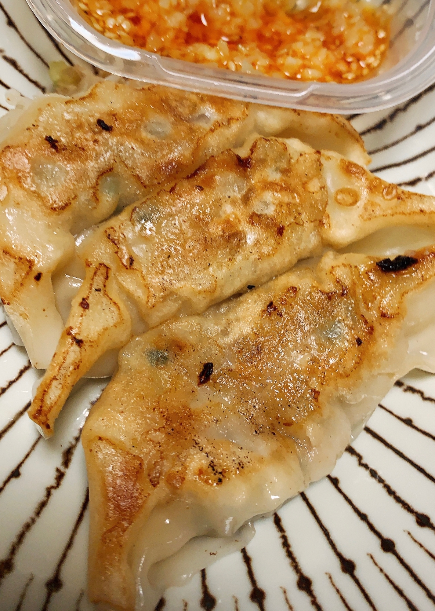 餃子に合う！ガツンとラー油＆ニンニクのタレ