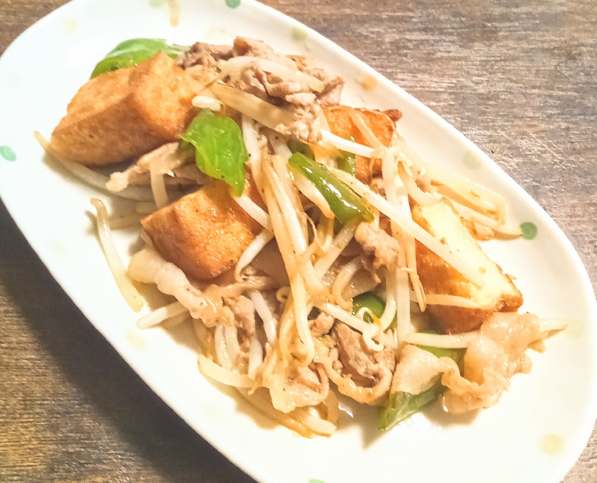 豚こま肉・もやし・厚揚げ・ピーマン焼肉のタレ炒め