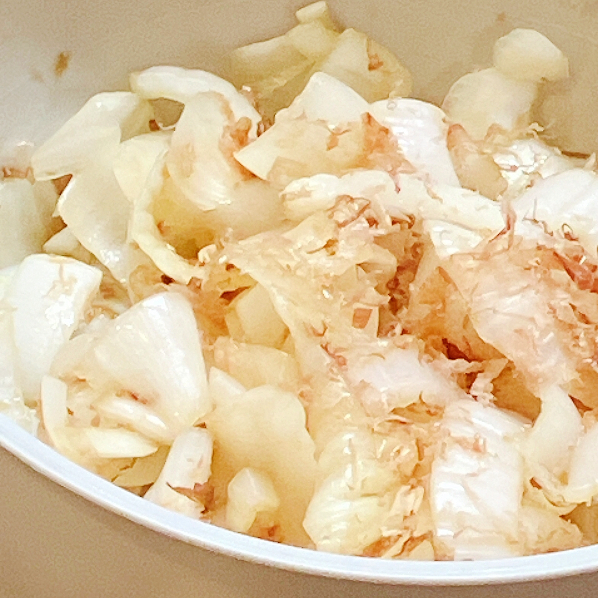 レンジで簡単！新玉ねぎのおかかポン酢和え