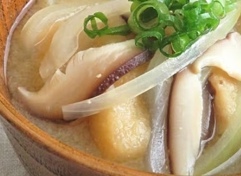 椎茸ナス春菊の味噌汁