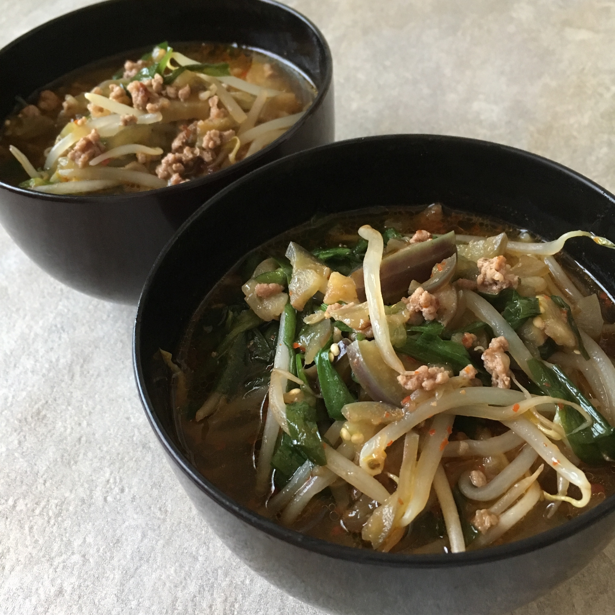 ニラもやしナスのひき肉炒めラーメン♪