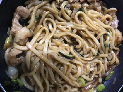 にんにく味噌風味♪ホルモンうどん