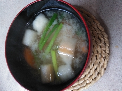 新じゃが芋・人参・長葱・麩の味噌汁