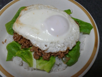 節約おいしい★鶏そぼろ目玉のせご飯