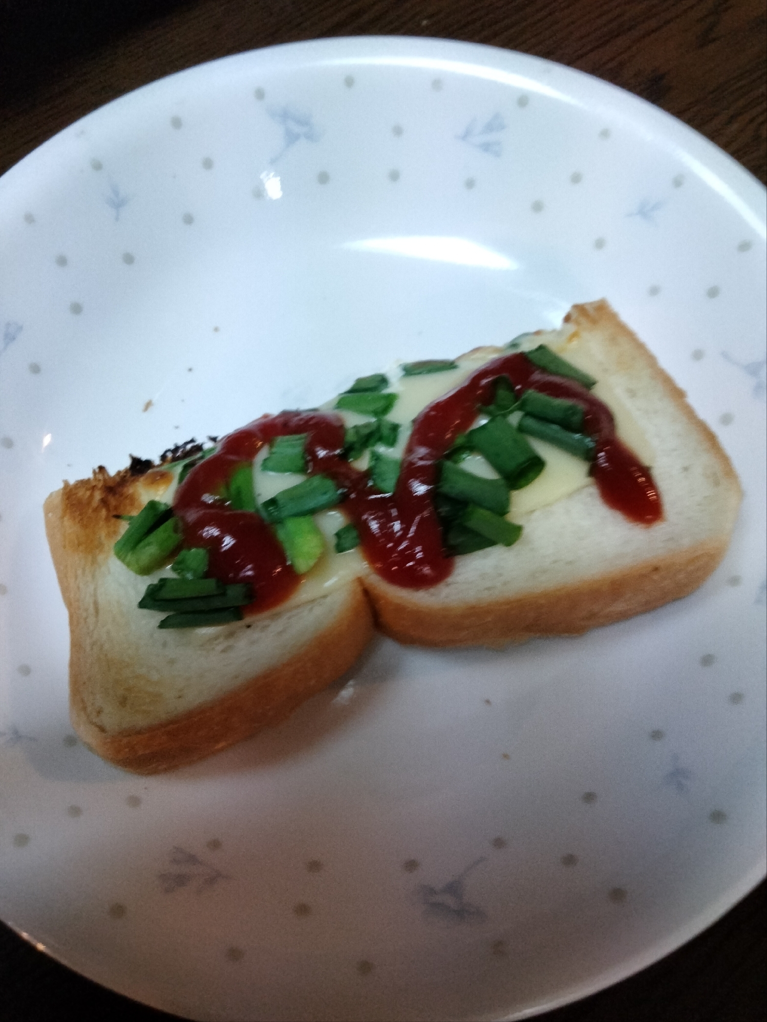 チーズトーストアレンジ わけぎ（ねぎ）のせて
