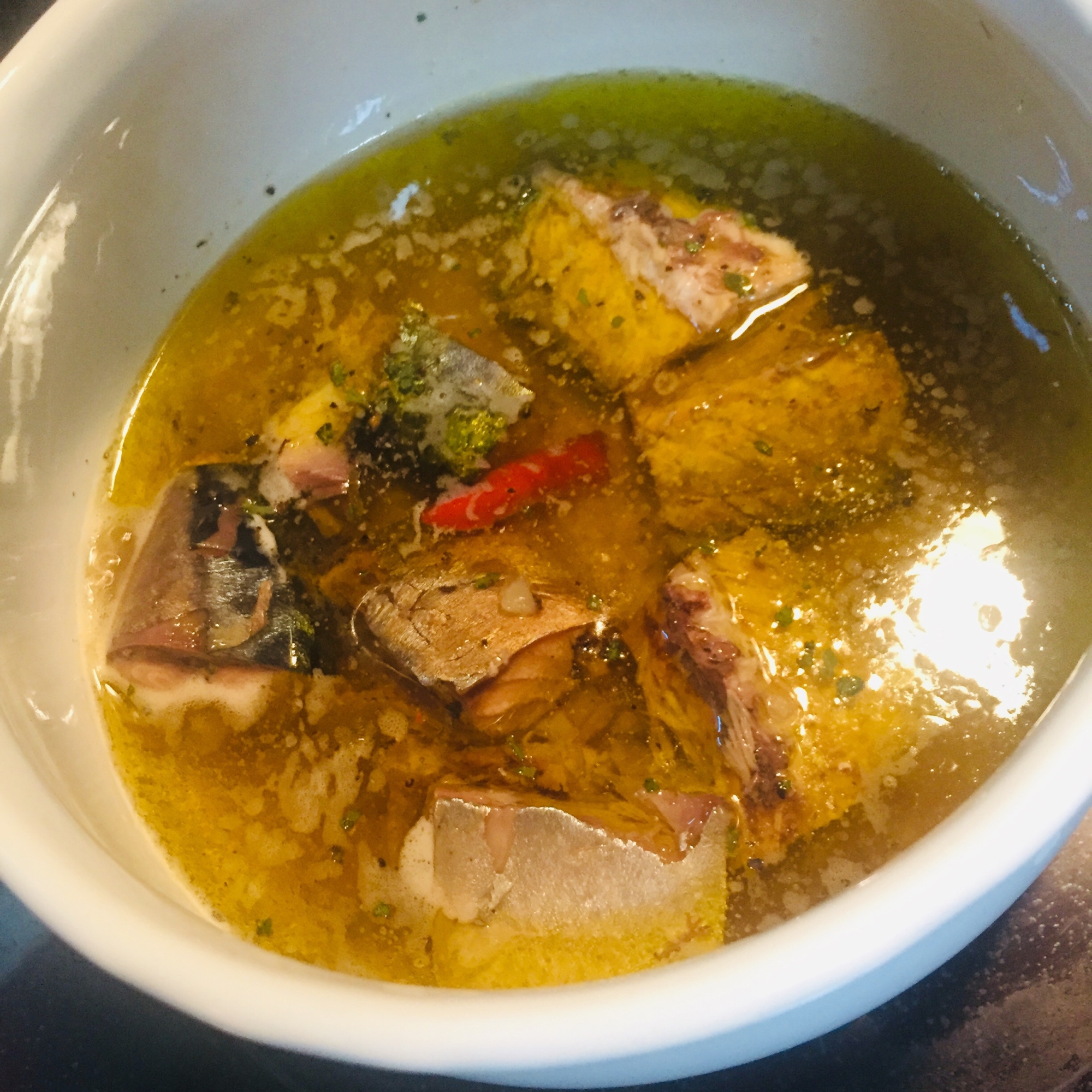 鯖缶アヒージョ