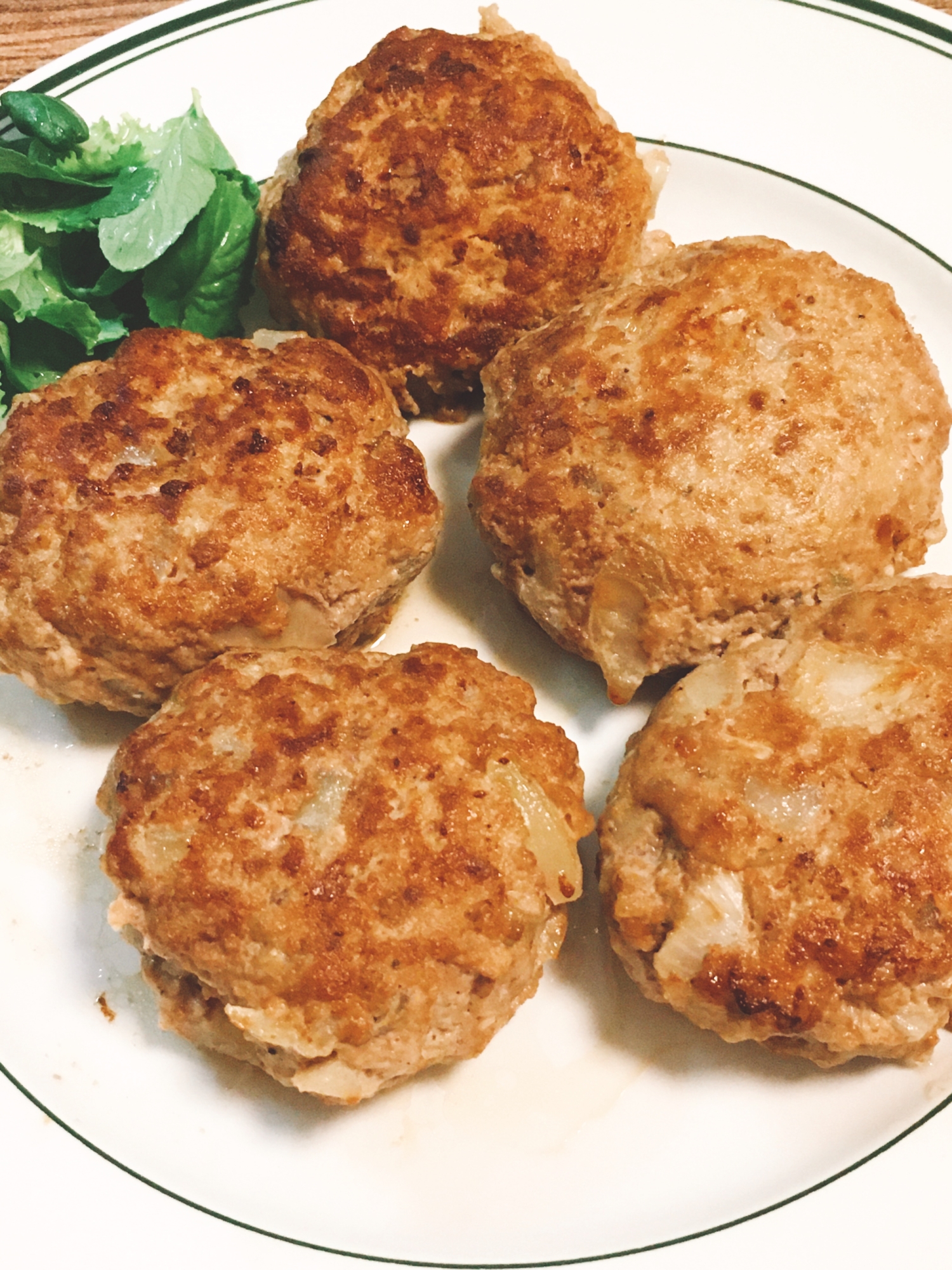 蒸し焼きでふっくらハンバーグ