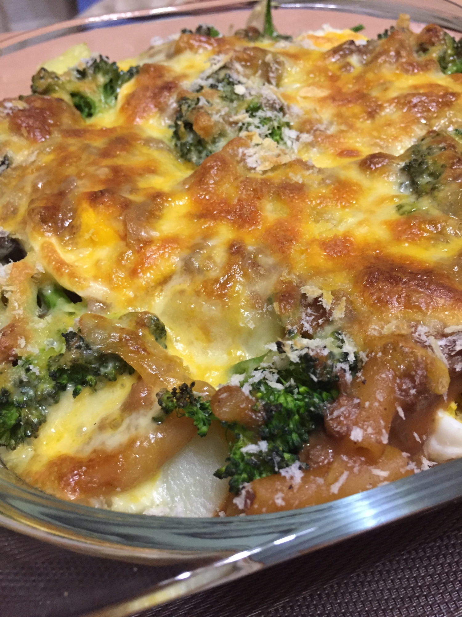 市販の素で具だくさん大皿ミートグラタン