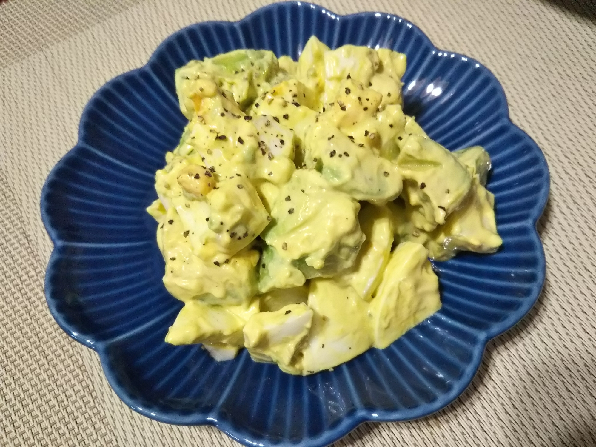 アボカドと卵のサラダ