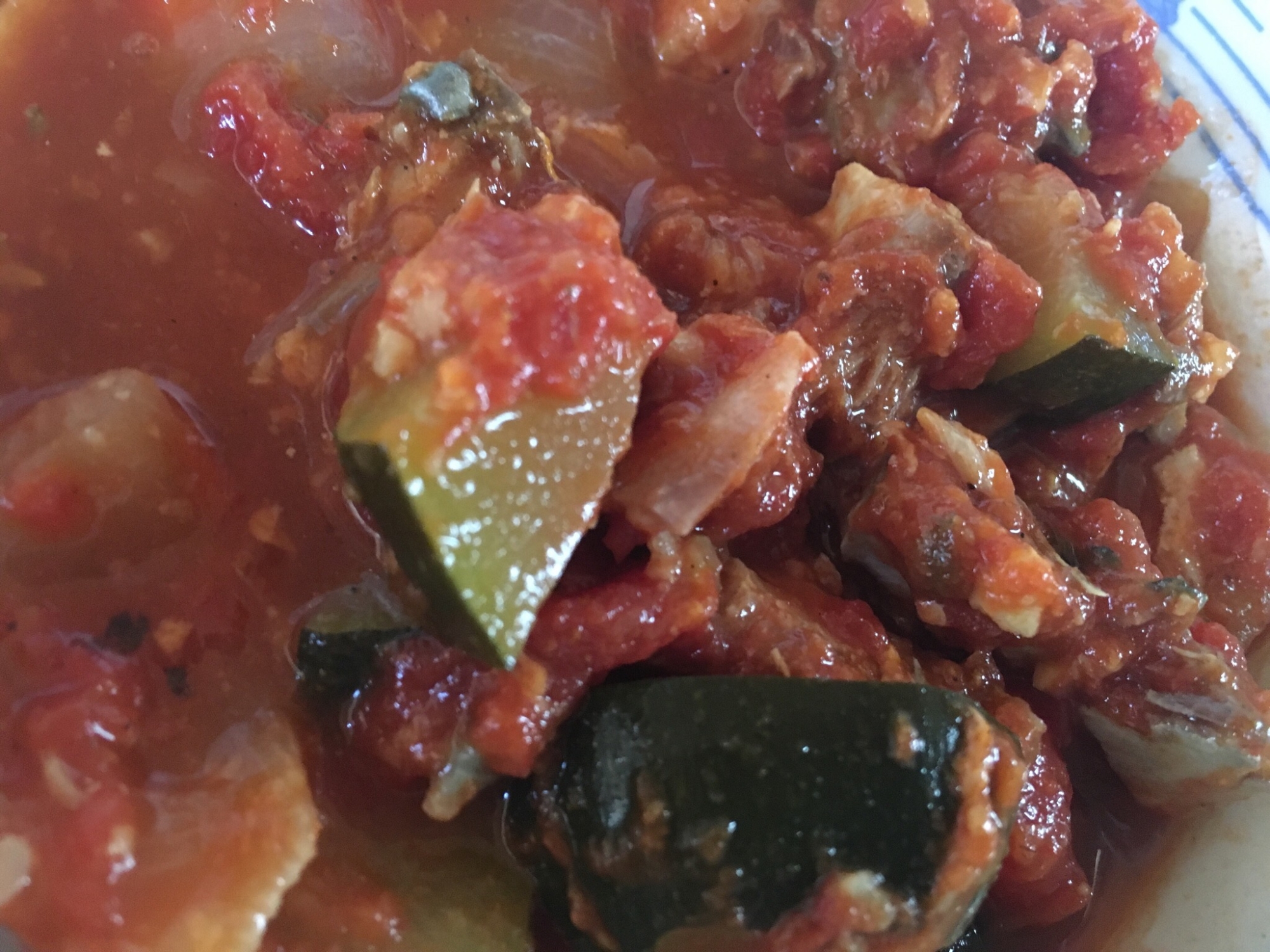 鯖とたまねぎとズッキーニの中華トマト煮