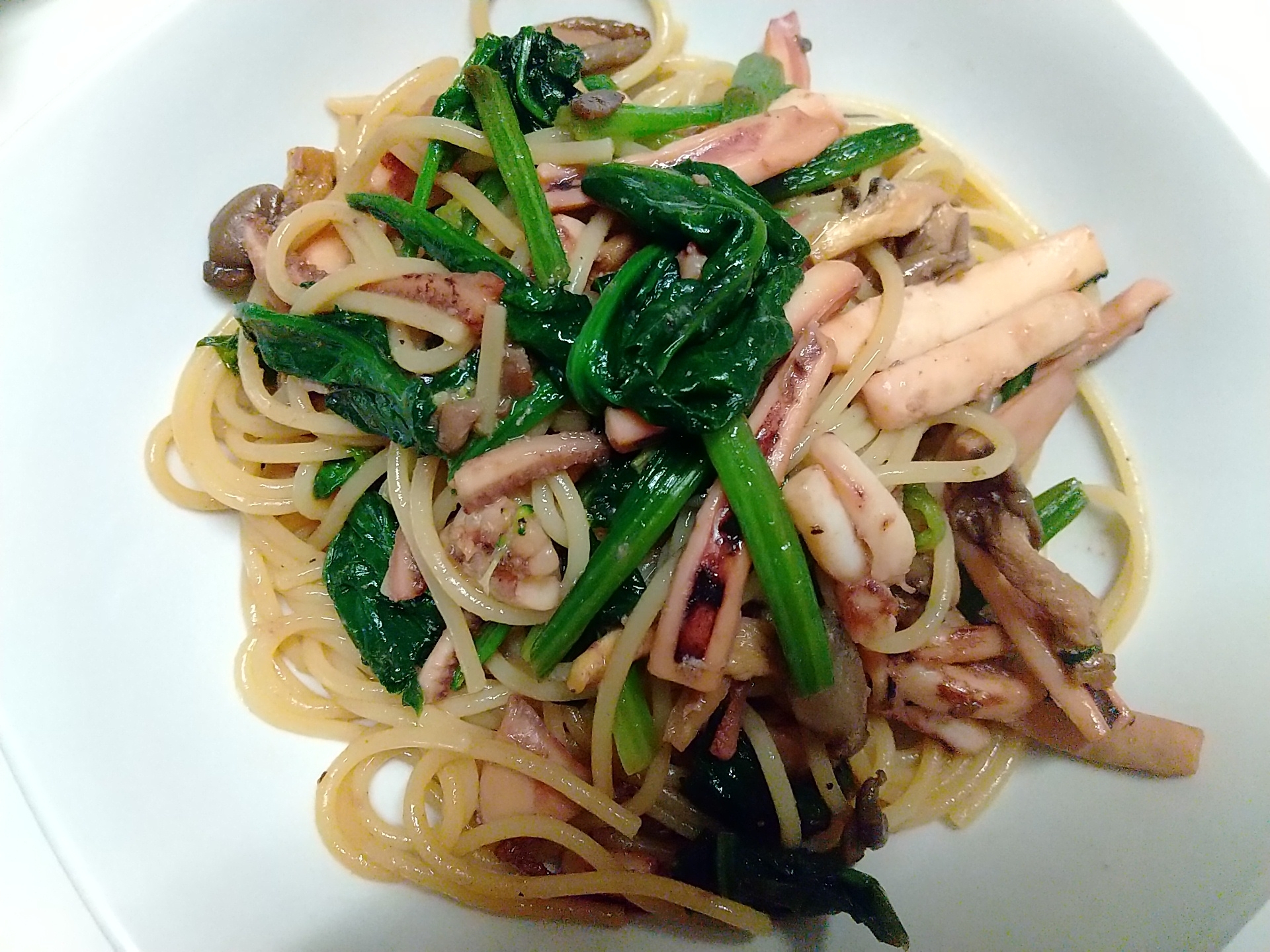 イカとほうれん草の醤油パスタ