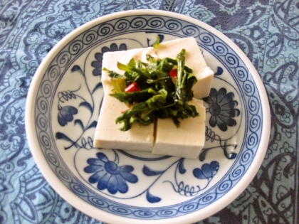 ちょっとひと手間かけるだけで湯豆腐がさらに美味しくいいおつまみになりました！(๑´ڡ`๑)ピリ甘辛な株の葉が美味しかったです！ごちそうさまでしたー！！
