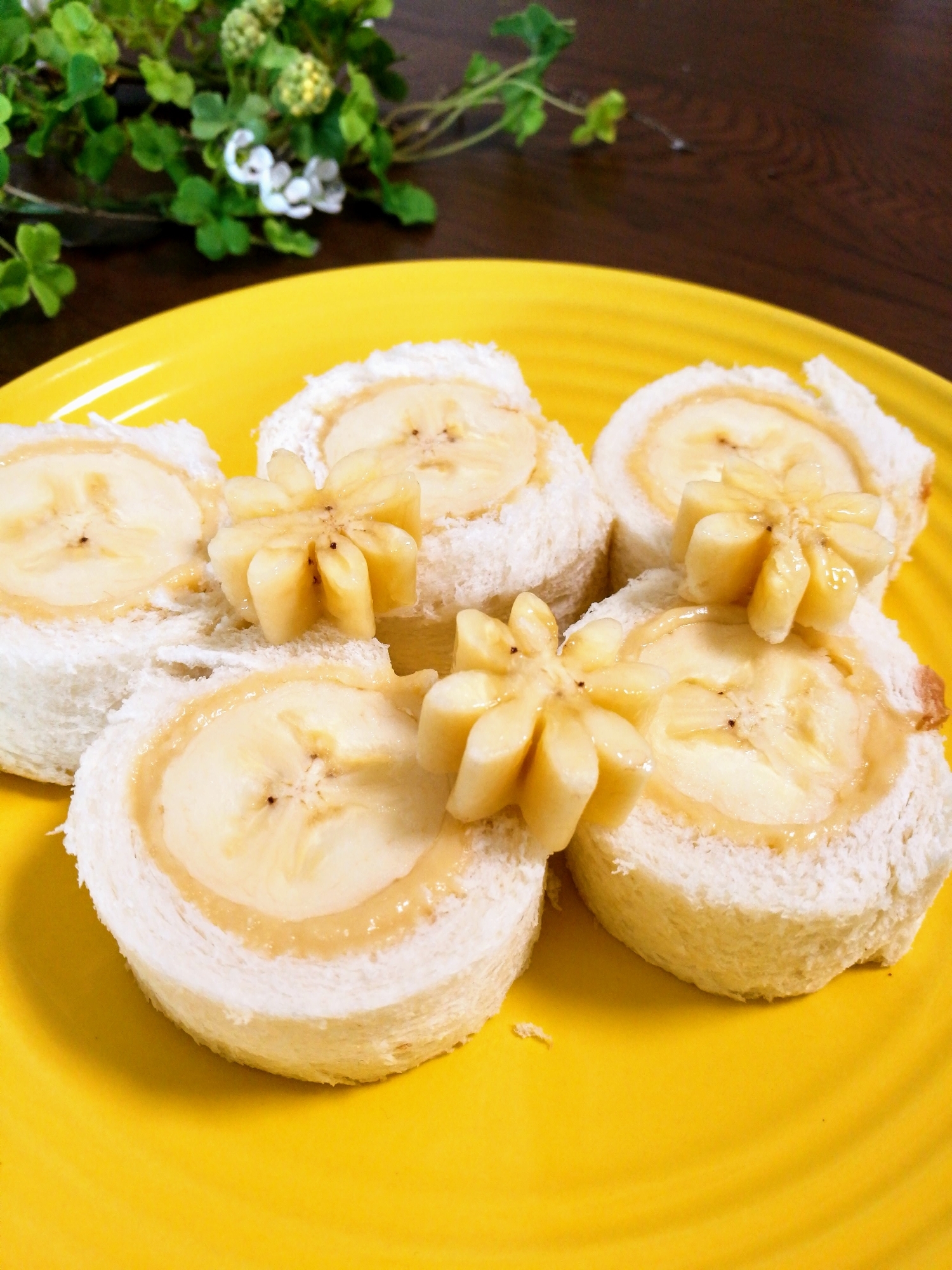食パンで簡単バナナカスタードロール