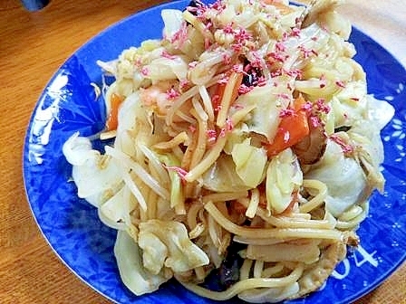 B級グルメ　野菜たっぷり　海鮮焼きそば