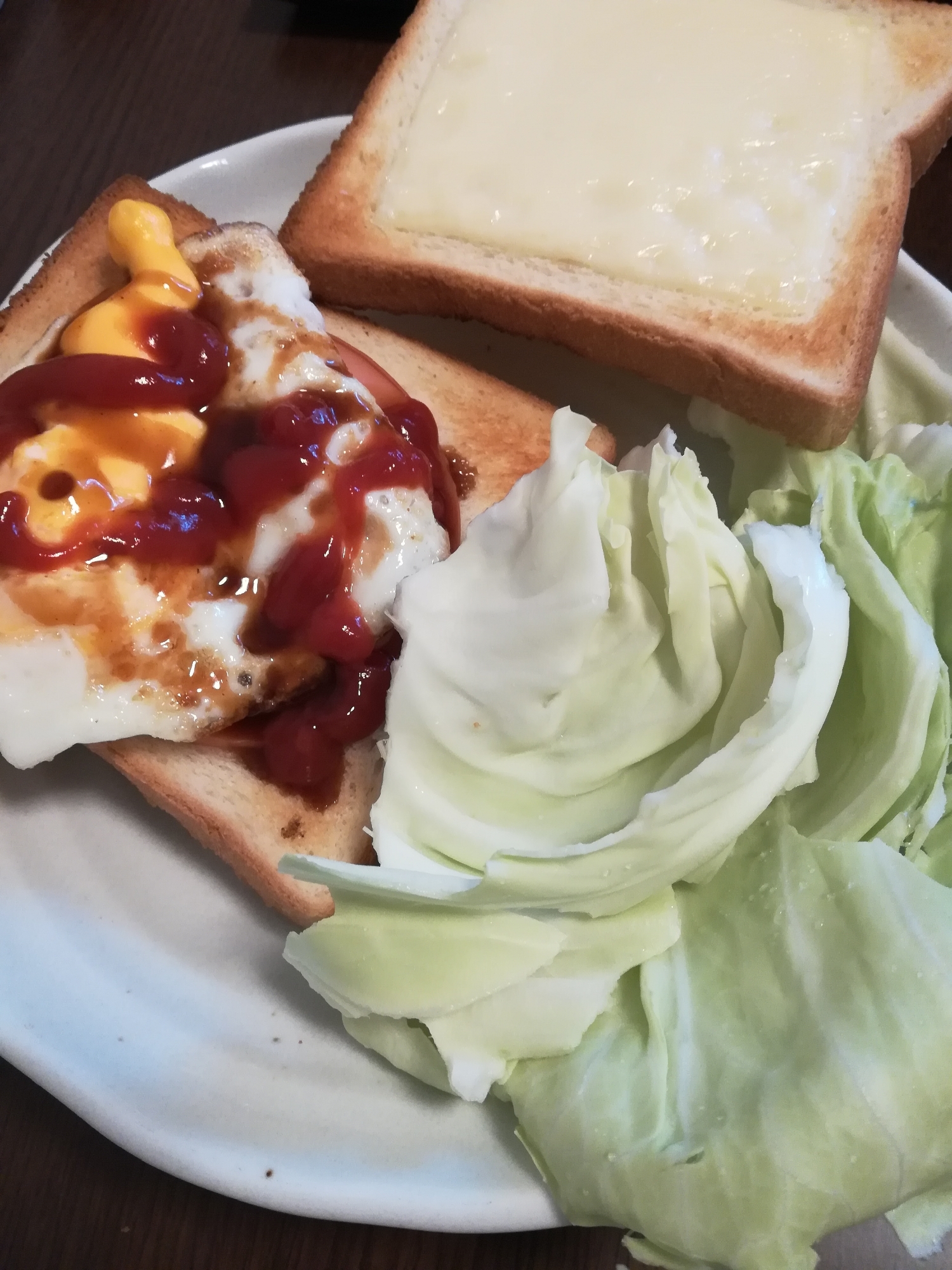 ボリュームランチ♪キャベツと目玉焼きサンド