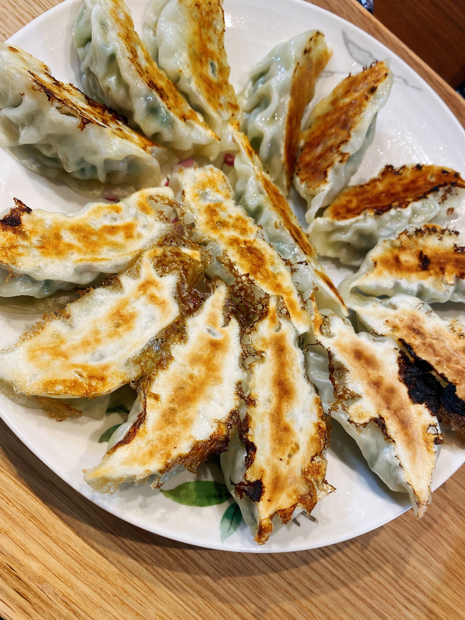 皮がべちゃっとならない パリパリニラ餃子 レシピ 作り方 By 管理栄養士ひっぽしゃん 楽天レシピ 皮がべちゃっとならない パリパリニラ餃子 レシピ 作り方 By 管理栄養士ひっぽしゃん 楽天レシピ