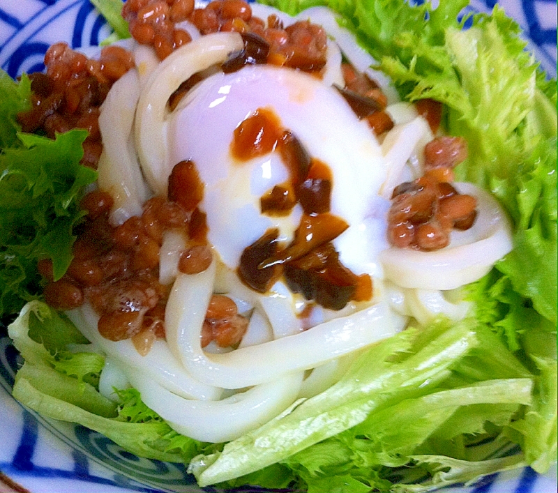 温泉卵のぶっかけうどん キューちゃん入り