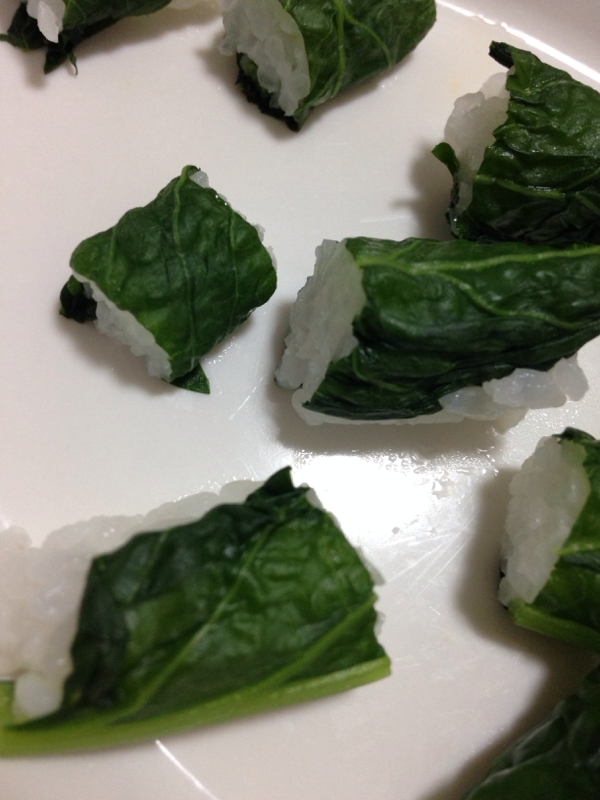 小松菜の葉おにぎり 手づかみ食べ 幼児食