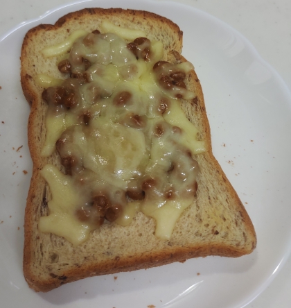 納豆とチーズのトースト