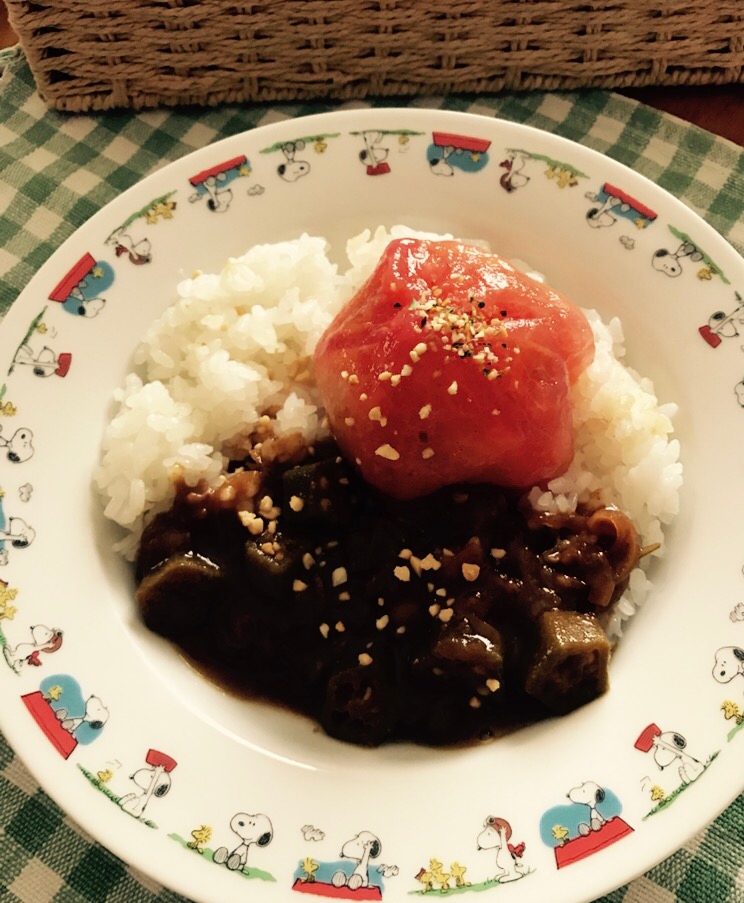 丸ごとトマトのせ夏野菜カレー