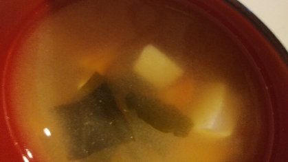 ガーリック風味！豆腐とにんじんの味噌汁