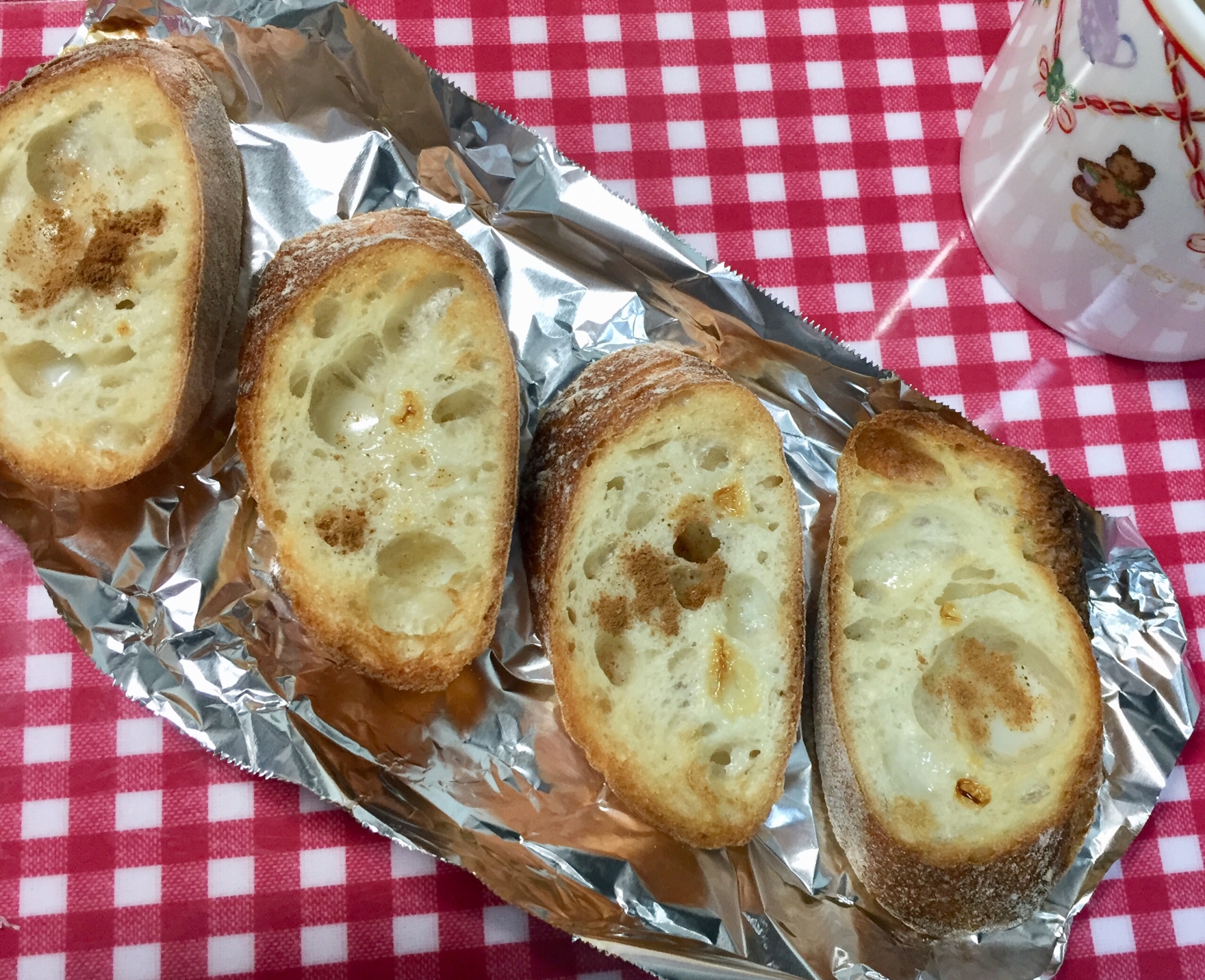 コンデンスミルクと五香粉の焼きバゲット