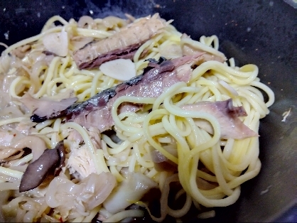 玉ねぎとサバ缶の和風パスタ