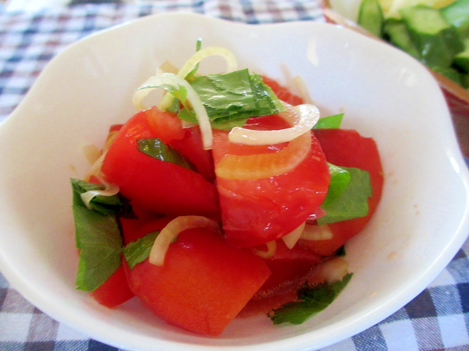 トマトと三つ葉の和風サラダ
