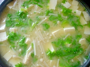 豆腐・えのき・セロリの葉のお味噌汁☆