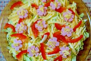 ひな祭りにぴったり！魚肉ソーセージで梅の花サラダ♪
