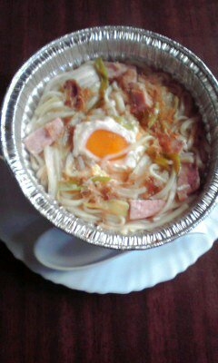 ハムと卵の鍋焼きうどん