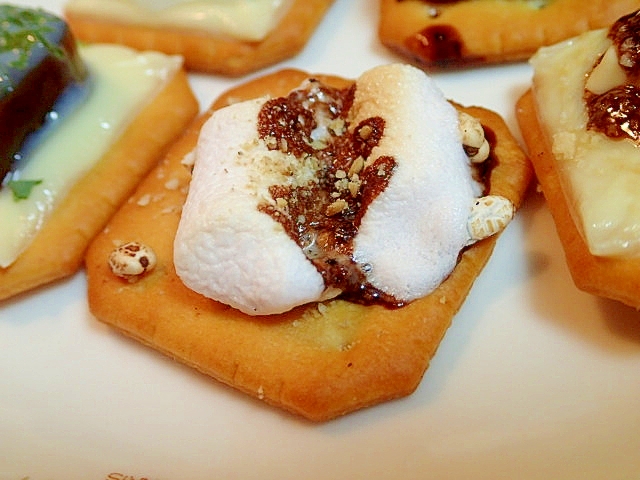 ポン菓子とマシュマロのチョコごま風味焼きクラッカー