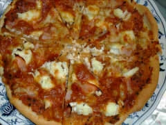 ハムとカッテージチーズのピザ