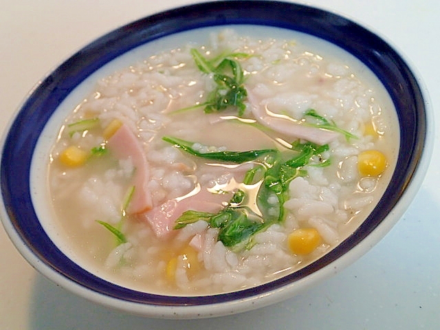 白だしで　ハムと水菜とコ一ンのお粥