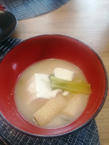 大豆の栄養たっぷり!豆腐と油揚げのお味噌汁♪