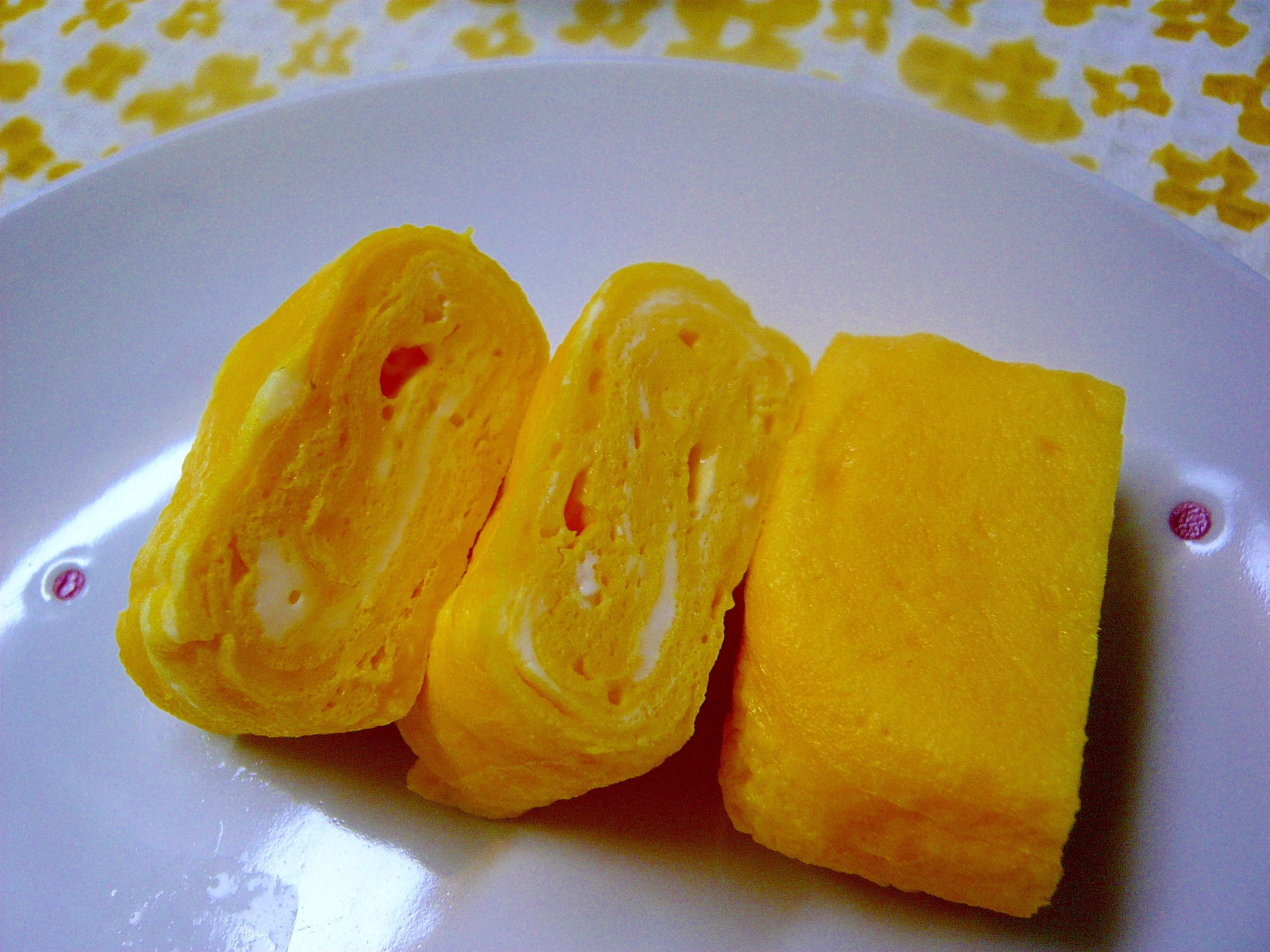 マヨネーズと塩で☆きれいな黄色の卵焼き