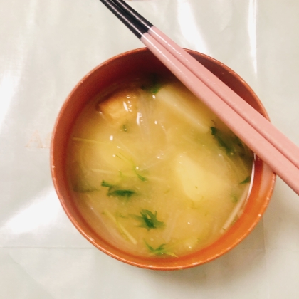 ꧁じゃがいもとほうれん草のお味噌汁꧂