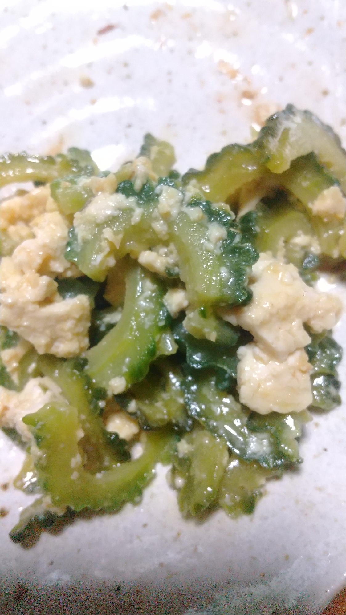 豆腐と玉子で食べ易く！ゴーヤの味噌炒め