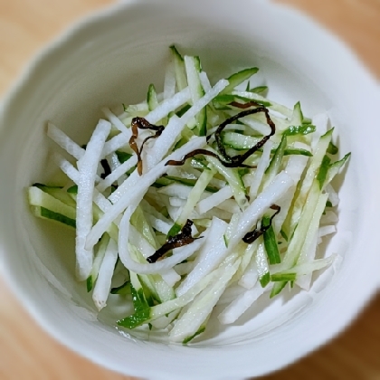 塩昆布とごま油で旨みたっぷり♪
野菜の食感が良く美味しく頂きました(*^-^*)