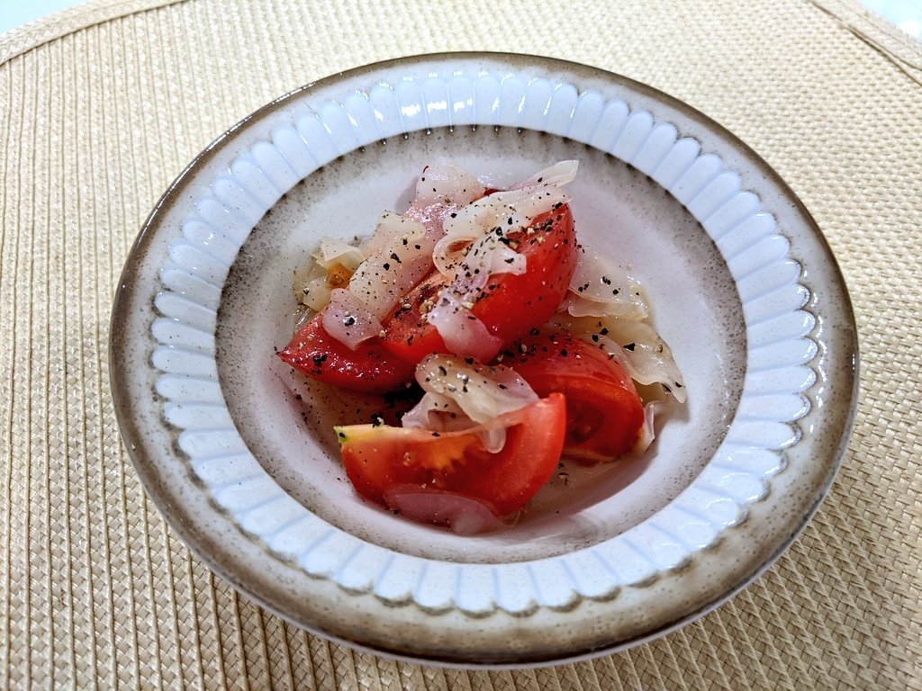 最後に一工夫！白きくらげとトマトの酢の物