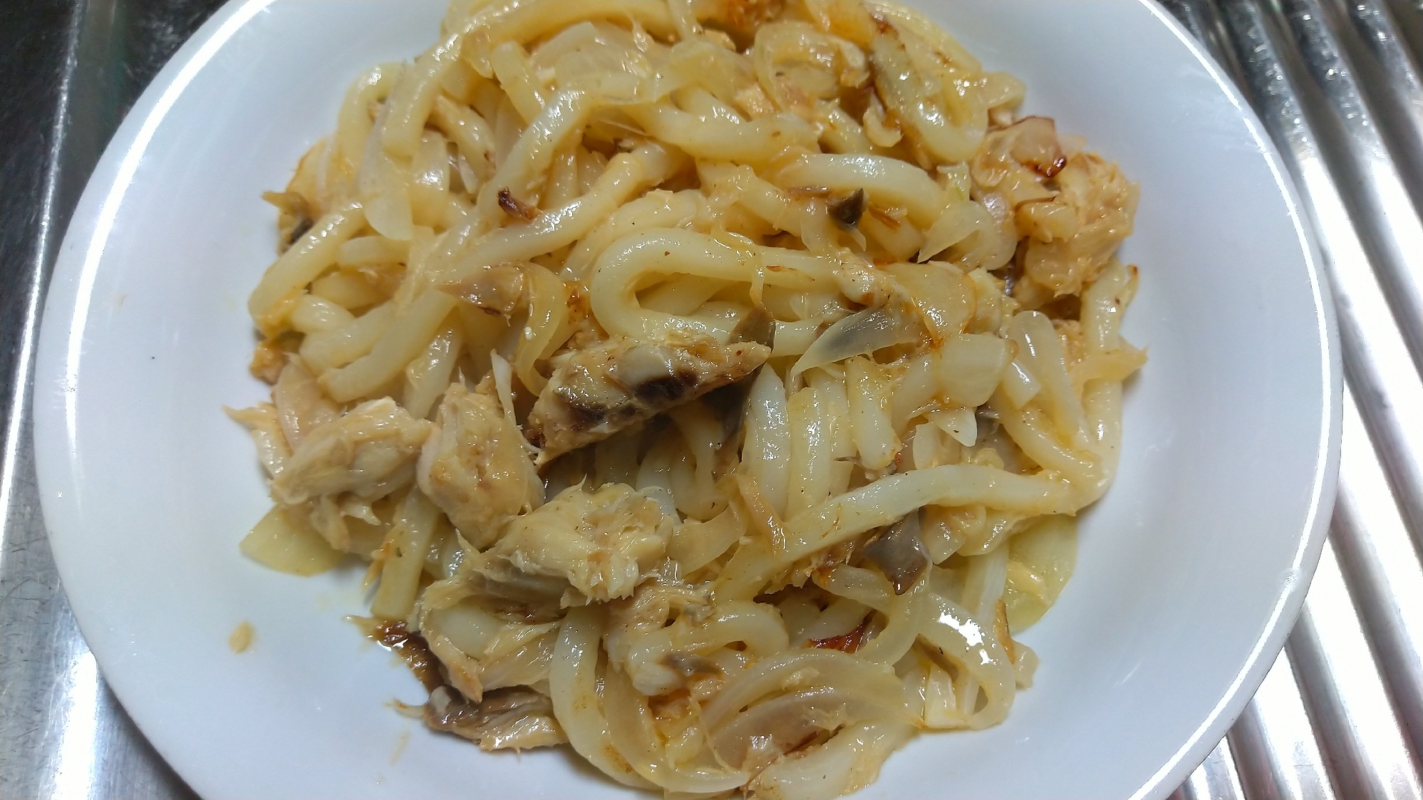 焼き塩サバと 玉ねぎのマヨ醤油焼きうどん