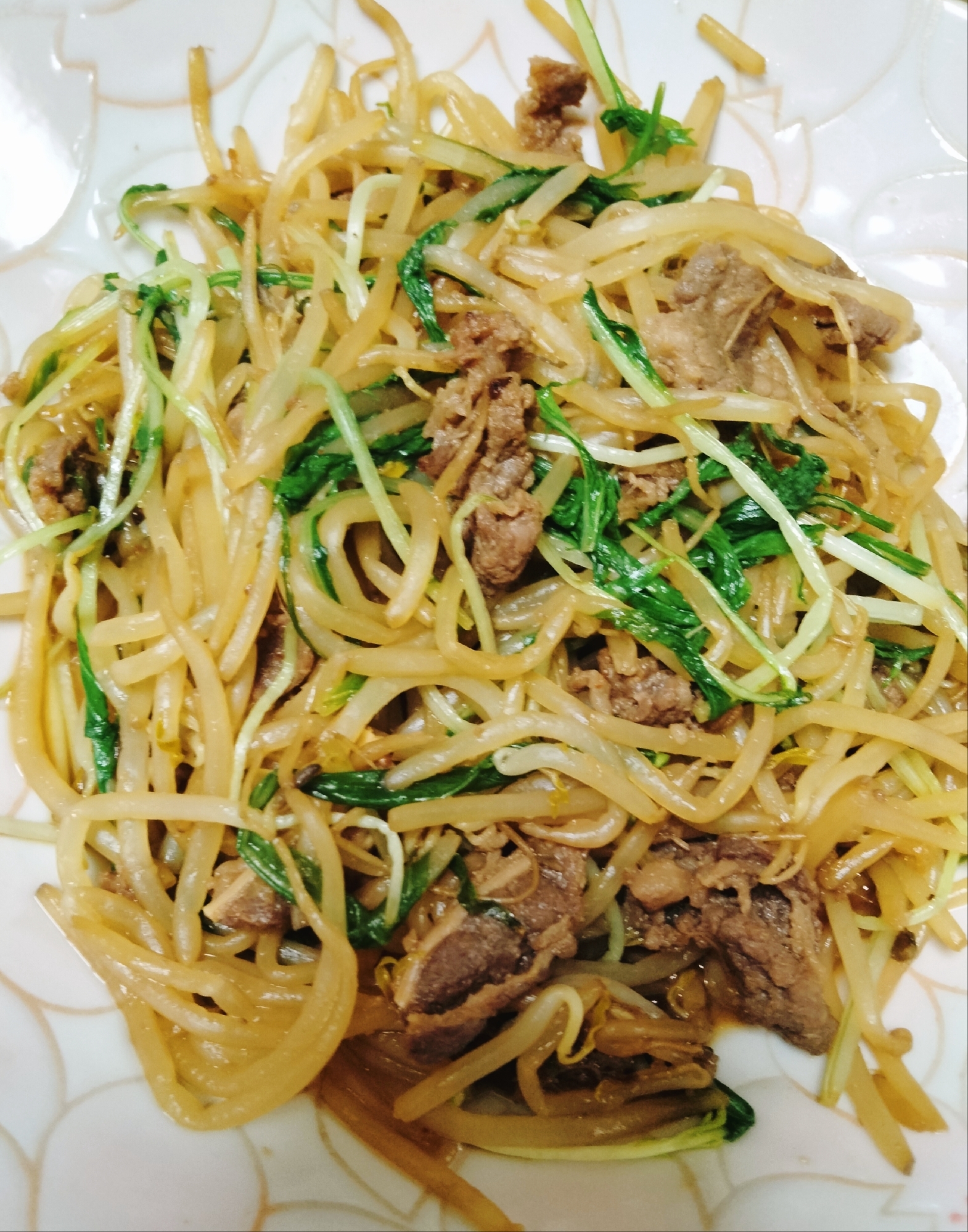 モヤシと水菜と牛細切れ肉のすき焼き風煮
