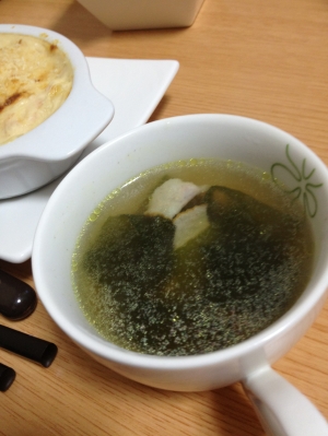 わかめとベーコンのコンソメスープ