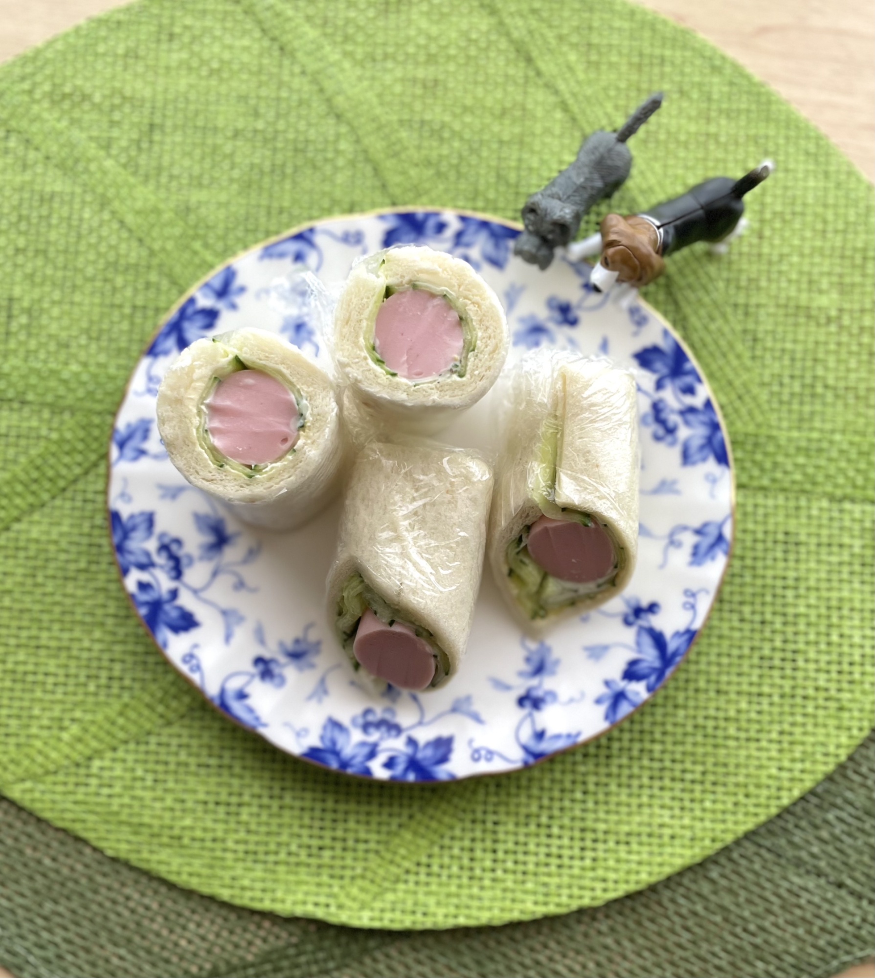 魚肉ソーセージときゅうりのクルクル サンドイッチ