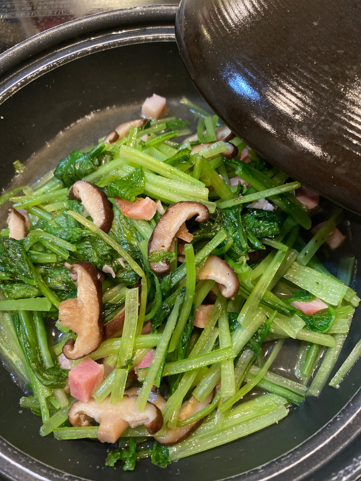 小松菜と椎茸のベーコンソテー