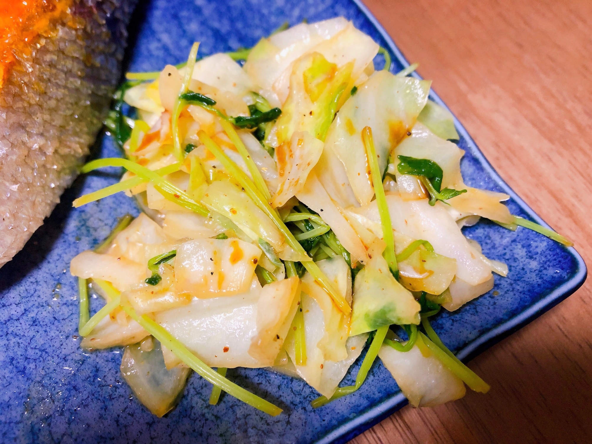 キャベツと豆苗のバター醤油焼き